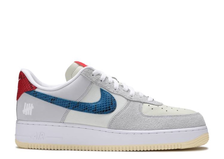 Nike Undefeated X Air Force 1 Bajo - 5 En él
