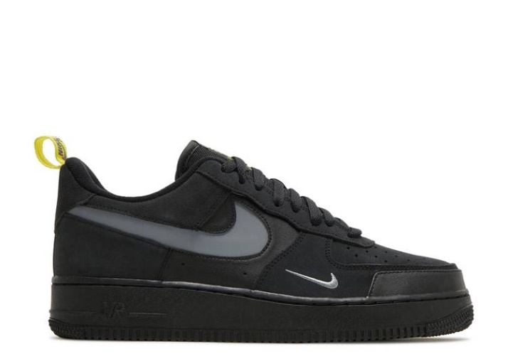 Nike Air Force 1 Low - Corte Swoosh Negro
